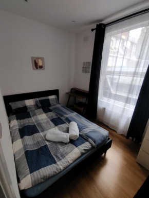 Colindale private room stay